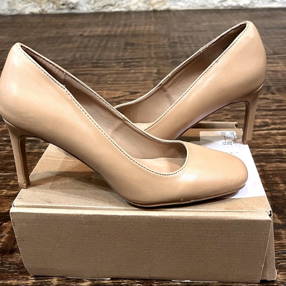 Journee collection Nude Color Square Toe Heels - Picture 2 of 7